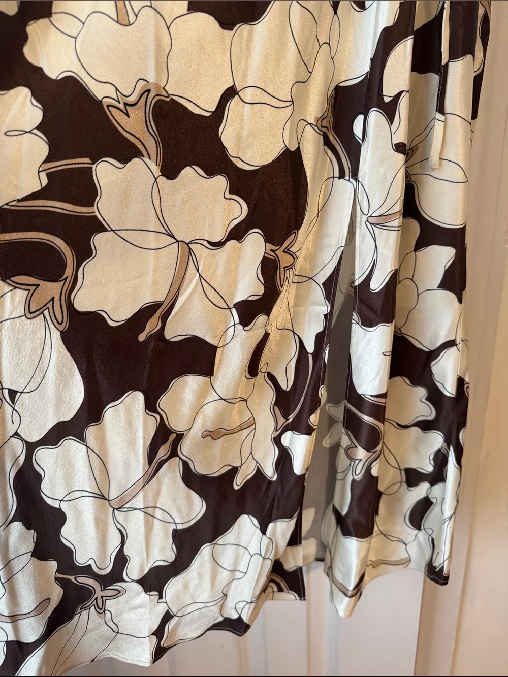 NWT Rails Gabriella Dress Mocha Floral Satin Midi Ruched Side Slit Size S - Picture 8 of 13